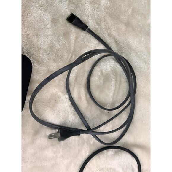 Apple TV HD Media Streamer 3rd Generation A1469 8GB with Remote, Power Cord - Picture 8 of 9